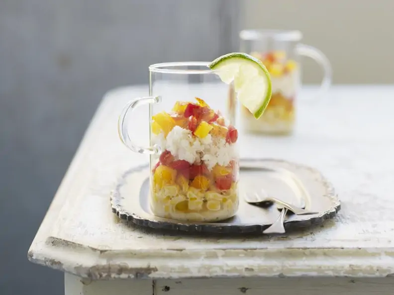 Mais-Paprika-Salat mit Krabbenfleisch