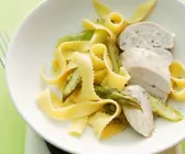 Pasta mit Spargel und Geflügel