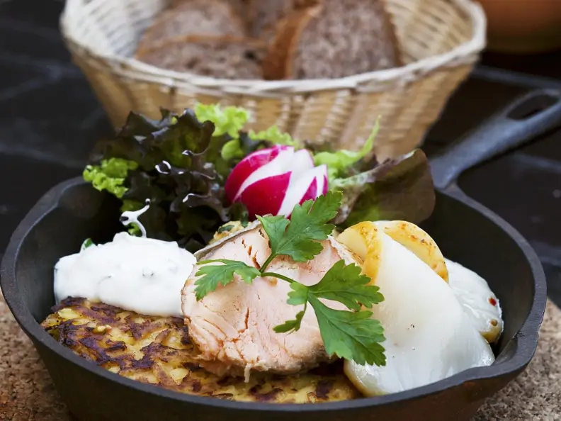 Rösti mit verschiedenem Fisch