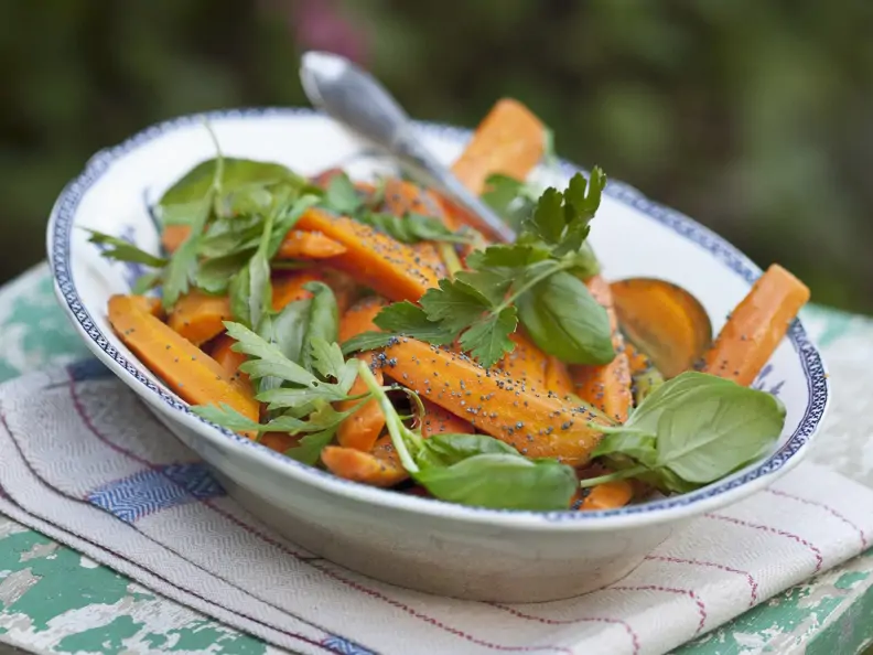 Möhren-Mohn-Salat