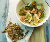 Kartoffel-Lachs-Salat mit Schwarzwurzelpuffern
