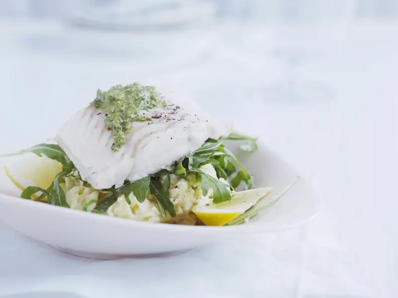 Kabeljau mit Knoblauch-Kartoffelbrei und grüner Marinade