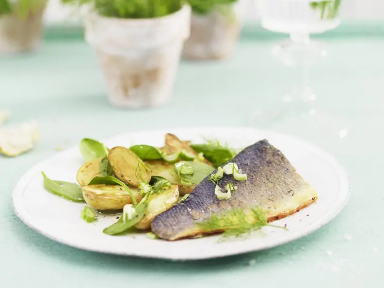 Forelle mit Ofenkartoffeln und Spinat