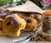 Möhrenbrötchen mit Walnusskernen