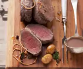 Hirschbraten mit Sauce aus Esskastanien