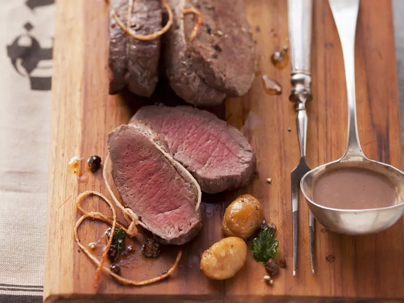 Hirschbraten mit Sauce aus Esskastanien