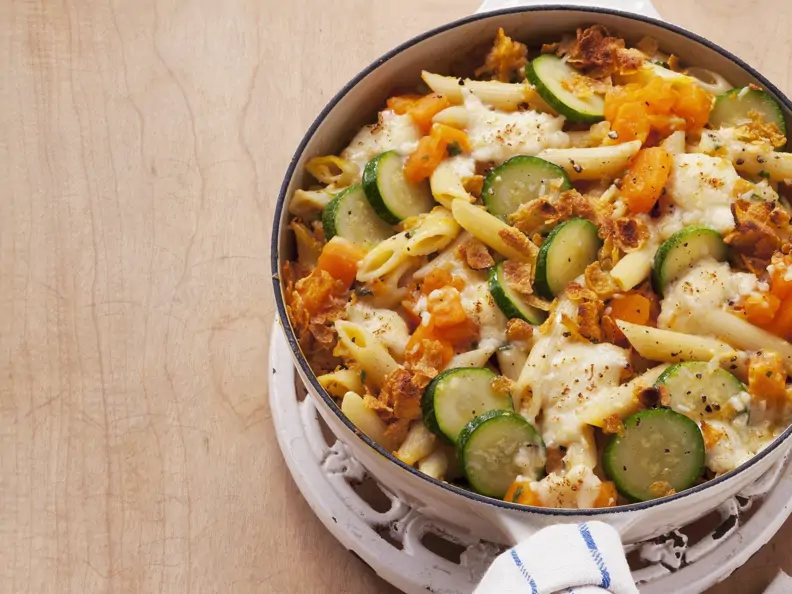 Kürbis-Nudel-Gratin mit Zucchini