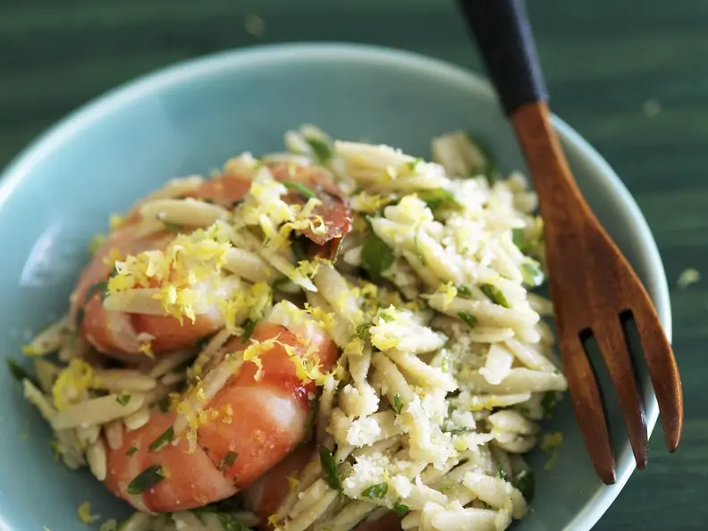 Reisnudeln (Orzo) mit Garnelen, Zitrone und Parmesan