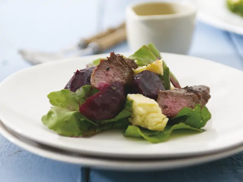 Lammfiletsalat mit Schafskäse und Roter Bete