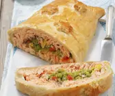 Blätterteigpastete mit Lachs und Erbsen (Kulebiak)