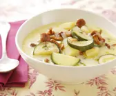 Zucchinisuppe mit Pfifferlingen und Kartoffeln