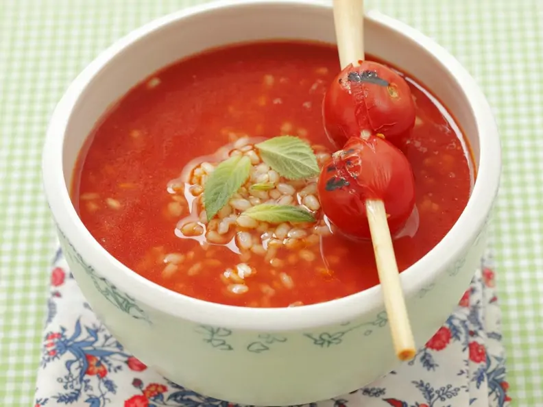 Tomatensuppe mit Reis und Zitronengras