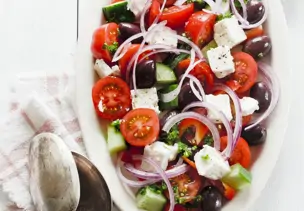 Tomaten-Gurken-Feta-Salat