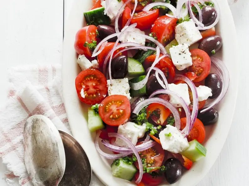 Tomaten-Gurken-Feta-Salat