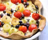 Tomaten-Zwiebel-Quiche mit Oliven
