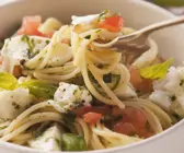 Pasta mit Mozzarella-Tomatensauce