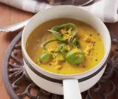 Möhrencremesuppe mit Ingwer und Orangenzesten