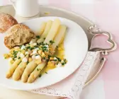 Spargel mit Eier-Schnittlauch-Marinade