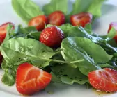 Sauerampfer-Erdbeer-Salat
