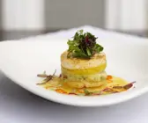 Tofutürmchen mit Mango und Avocado