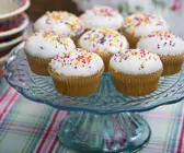 Mandelmuffins mit Zuckerguss