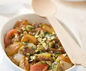 Lamm mit Tomaten, Aprikosen, Zwiebeln und Pistazien aus der Tajine