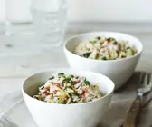 Reispfanne mit Gemüse und Krebsfleisch