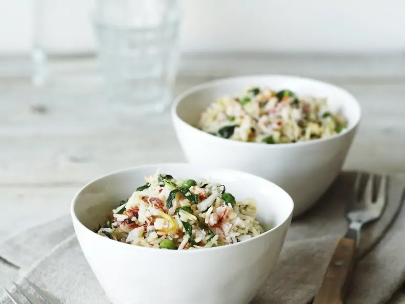 Reispfanne mit Gemüse und Krebsfleisch