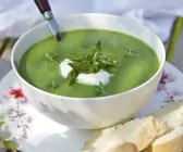Brennnessel-Spargel-Suppe