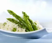 Grüner Spargel mit Risotto
