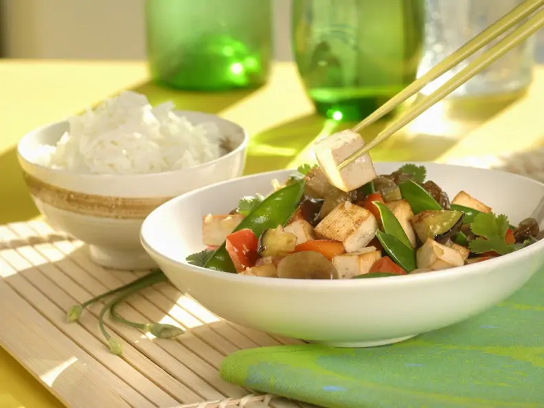 Wok mit Tofu und Gemüse