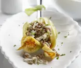 Zucchiniblüte mit Hackfleisch-Reis-Füllung