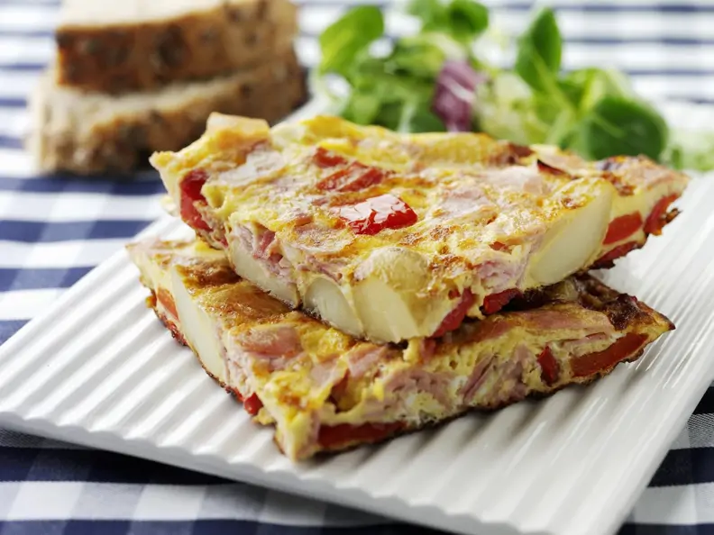 Kartoffelomelett mit Paprika und Schinken