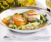 Seezungenrouladen mit frühlingshaftem Gemüse