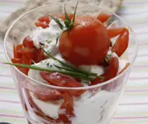 Kräuterquark mit Tomaten