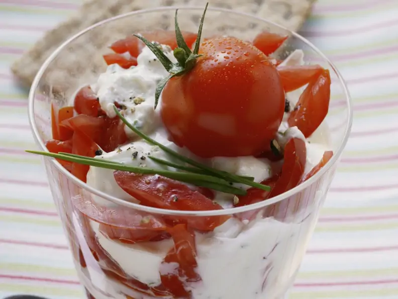 Kräuterquark mit Tomaten