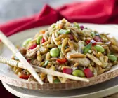 Hähnchensalat mit Orzo auf asiatische Art