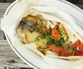 Gedämpfte Forelle mit Gemüse