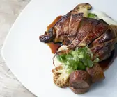 Fasanenbraten mit Blumenkohl und Pastinakenbrei