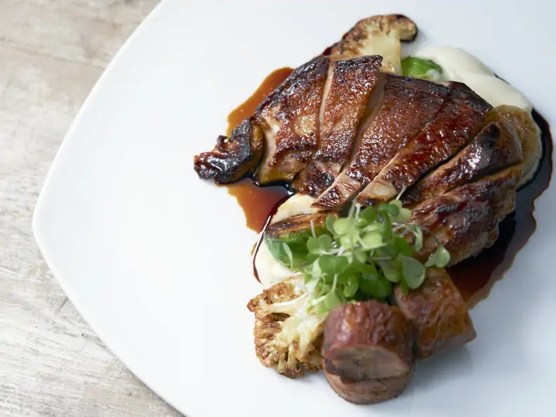 Fasanenbraten mit Blumenkohl und Pastinakenbrei