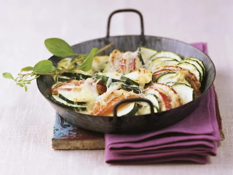 Zucchinigratin mit Apfelscheiben