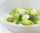 Gurkensuppe mit Tofu