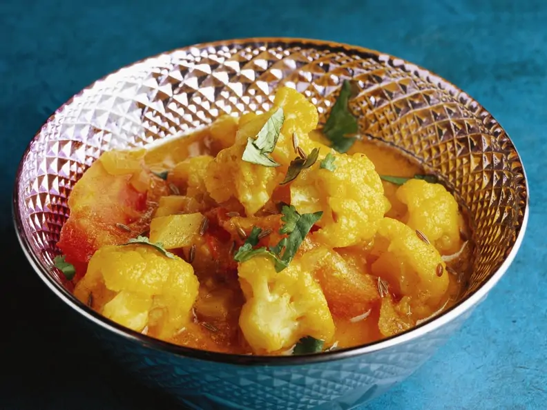 Indisches Blumenkohl-Curry mit Kartoffeln