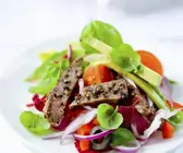 Salat mit Rinderstreifen 