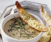 Kartoffel-Porree-Suppe mit Parmesan-Croutons