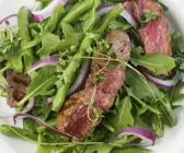 Grüner Bohnensalat mit Rucola und Steak