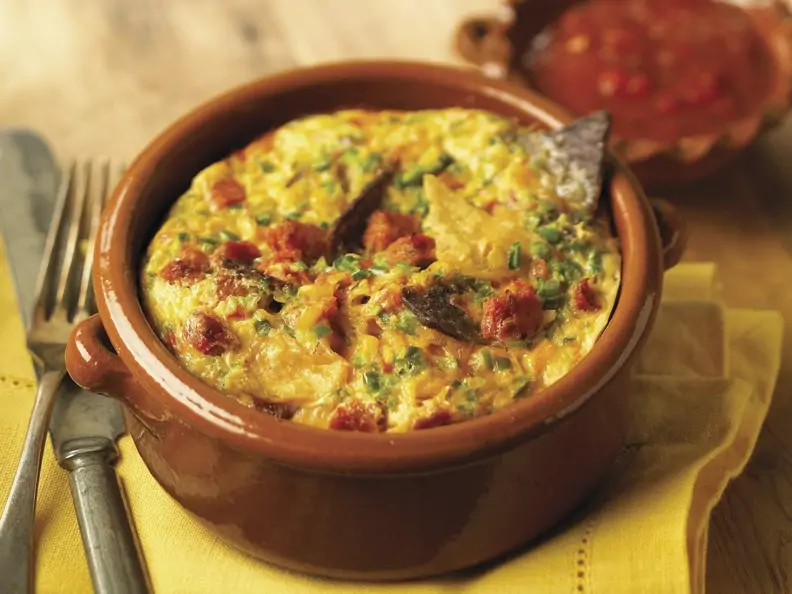 Tortilla-Frittata und mexikanischer Salsa