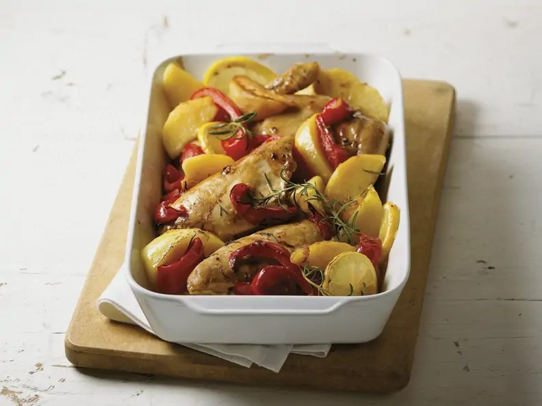 Gebackenes Zitronenhühnchen mit Paprika und Kartoffeln