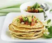 Maispfannkuchen mit Avocado-Salsa
