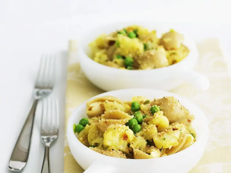 Gratinierte Pasta mit Blumenkohl und Erbsen